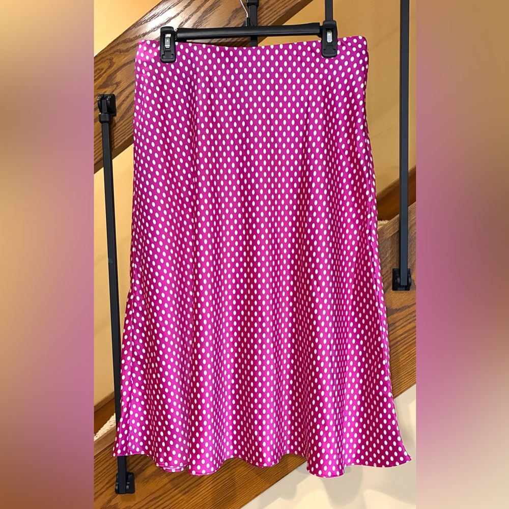 Talbots Slip Skirt Satin Finish Raspberry White Oval Pattern SZ. 10 Petite